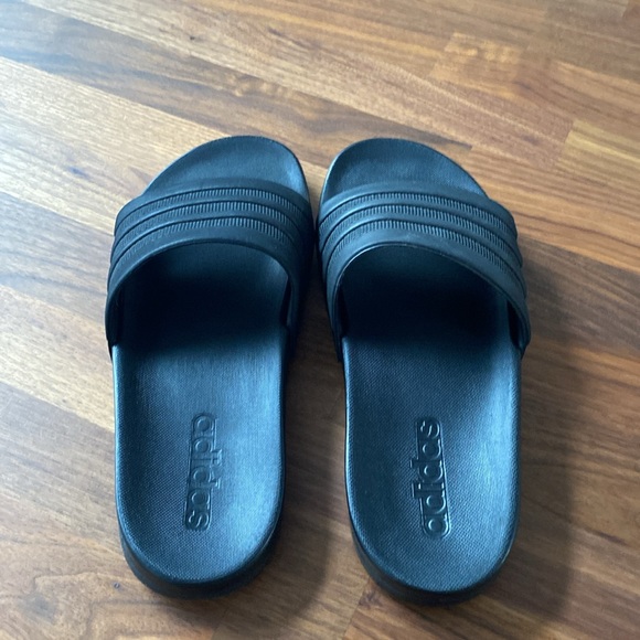 Adidas women’s slides sandals like new - Picture 2 of 4